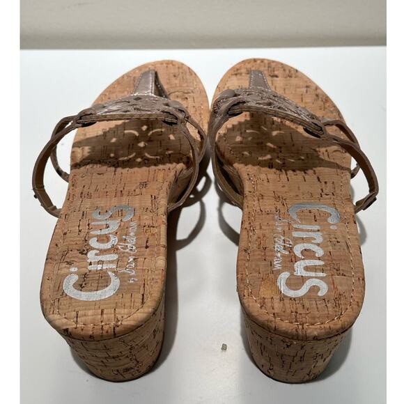 Circus by Sam Edelman Women's Gold Medallion Wedge Sandals | Size 7 - Picture 4 of 9